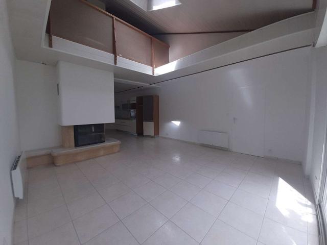 Location maison 6 pièces Nantes Rond Point De Rennes 44