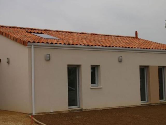 Location Maison 75 m² à Bellegarde Poussieu 820 ¤ CC /mois