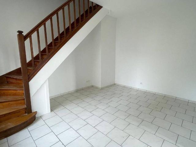 Location Maison 77 m² à Sathonay Camp 890 ¤ CC /mois