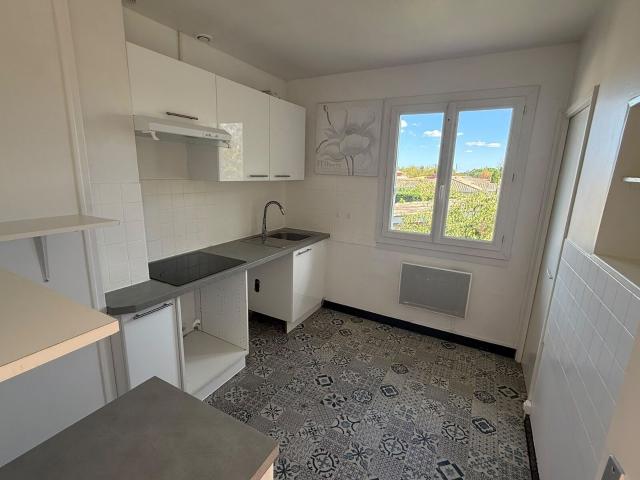 Location maison, 81.73 m² T 4 à Saint Loubès, 1 132 €