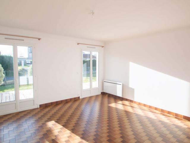 Location maison, 84.31 m² T 3 à Maucor, 950 €