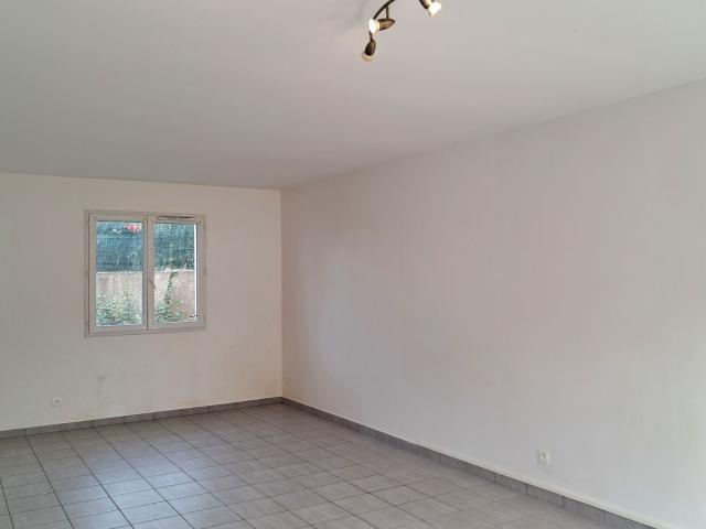Location maison, 84 m² T 4 à Chuzelles, 1 218 €