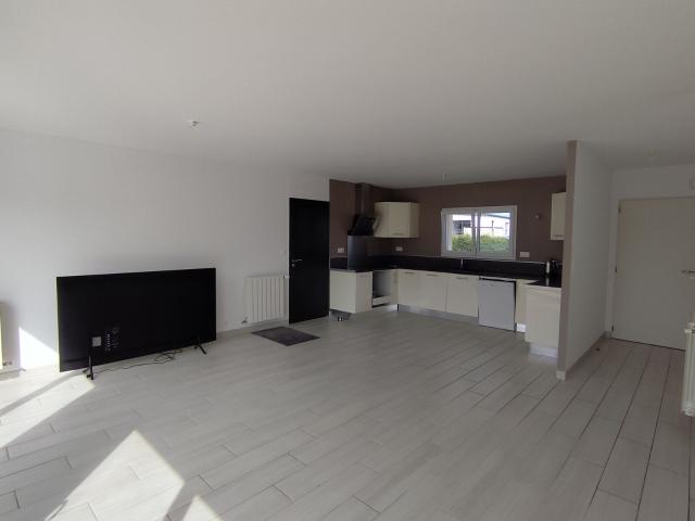 Location maison, 85.17 m² T 4 à Guimiliau, 880 €