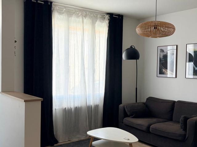 Location maison, 86.24 m² T 4 à Cholet, 1 020 €