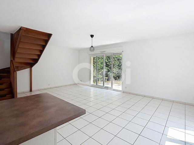 Location maison, 89.96 m² T 3 à Vulbens, 1 970 €