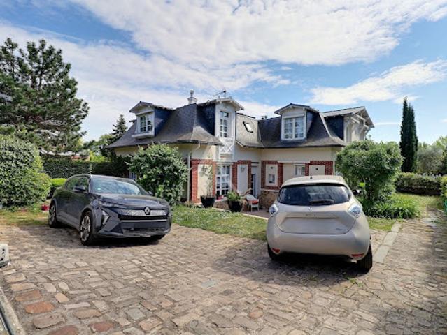 Location Maison 8 pièces 170 m2 Le Mesnil le Roi
