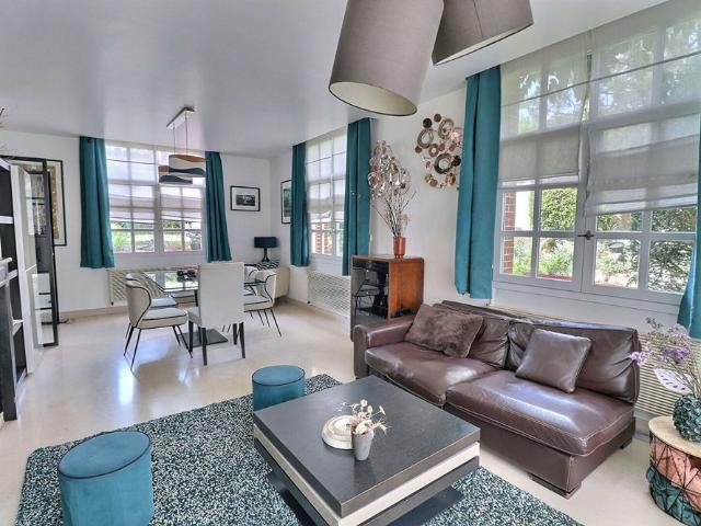 Location maison 8 pièces, 170.00m², Le Mesnil le Roi
