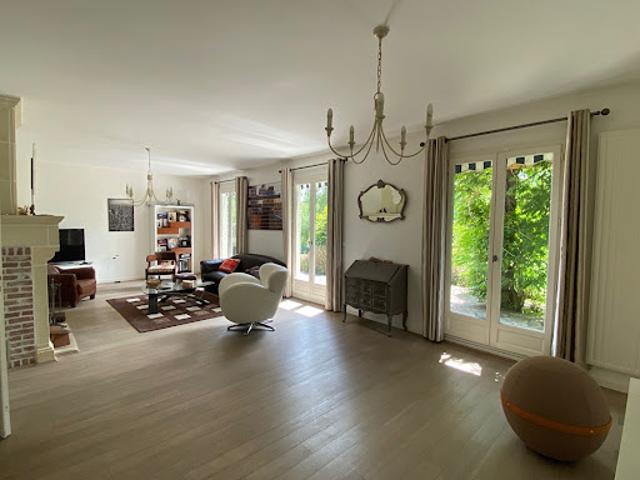 Location Maison 8 pièces 198 m2 Milon la Chapelle