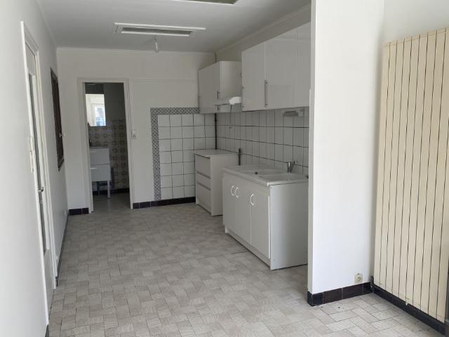 Location Maison 8 pièces 198m² GIMEUX 16130