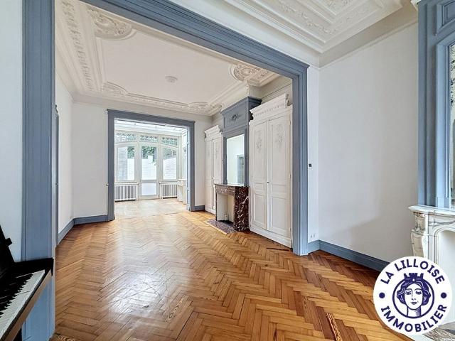 Location Maison 8 pièces 205m²