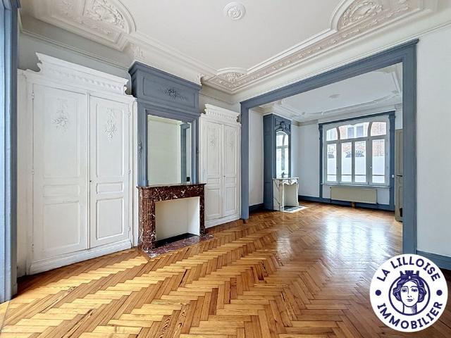 Location Maison 8 pièces 205m²