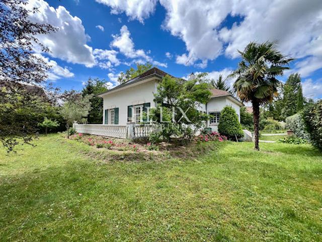 Location Maison 8 pièces 218.85 m2 Le Vésinet