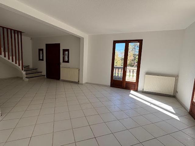 Location Maison 8 pièces 225.22 m2 Peyrins