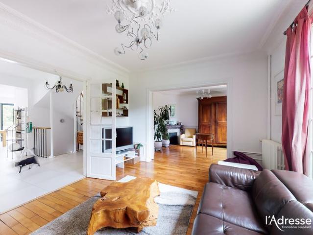 Location maison 8 pièces, 220.00m², L'Étang la Ville