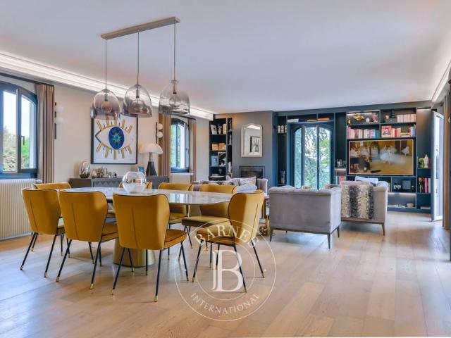 Location Maison 8 pièces 221m² ST SYMPHORIEN D OZON 69360