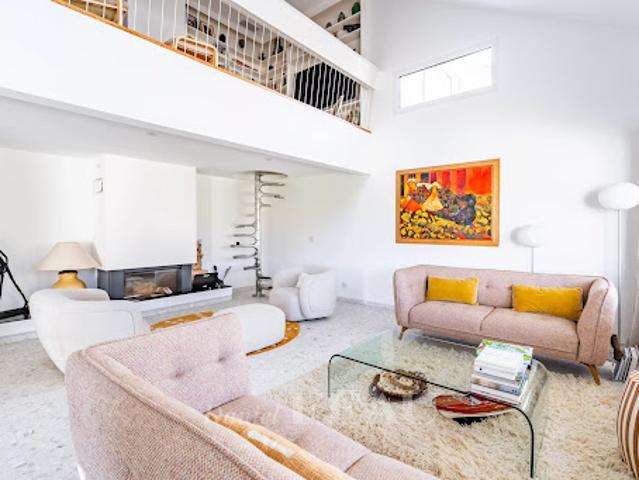 Location Maison 8 pièces 255.82 m2 Les Loges en Josas
