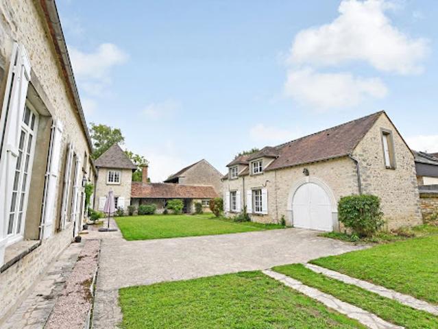 Location Maison 8 pièces 251 m2 Montcourt Fromonville