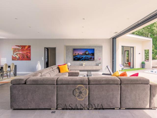 Location Maison 8 pièces 285 m2 Saint Clément de Rivière