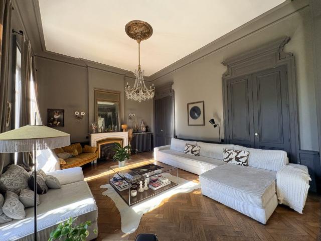 Location Maison 8 pièces 300m² COLLONGES AU MONT D OR 69660