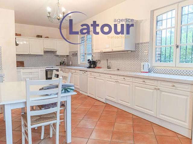 Location Maison 8 pièces 320 m2 Escorpain