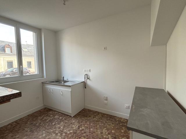 Location maison, 90 m² T 3 à Neuillé Pont Pierre, 610 €