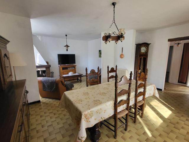 Location maison, 92.07 m² T 4 à Le Puy Sainte Réparade, 1 240 €