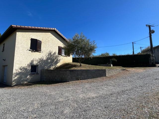 Location maison, 93.48 m² T 3 à Assieu, 1 200 €