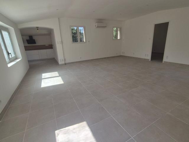 Location maison, 93.72 m² T 3 à Salon de Provence, 1 450 €