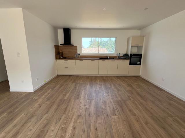 Location maison, 94.76 m² T 3 à Villeneuve la Comptal, 900 €