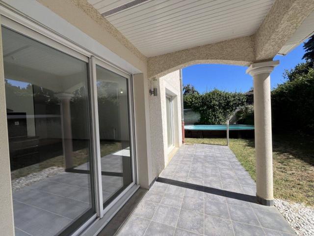 Location Maison 95 m² à Janneyrias 1 480 ¤ CC /mois