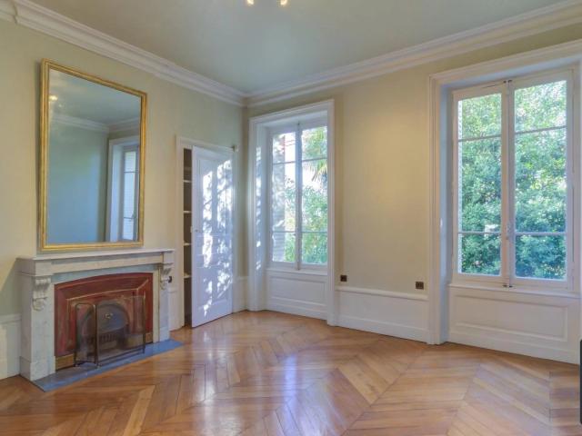 Louer maison de 9 pièces 181 m² 2 900 € à Tassin la Demi Lune 69160: une annonce Arthurimmo.com