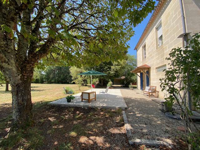 Location Maison 9 pièces 270 m2 Saint André de Cubzac