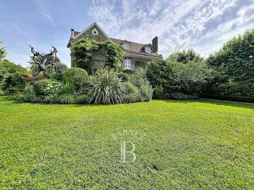Location Maison 9 pièces 298.08 m2 Garches