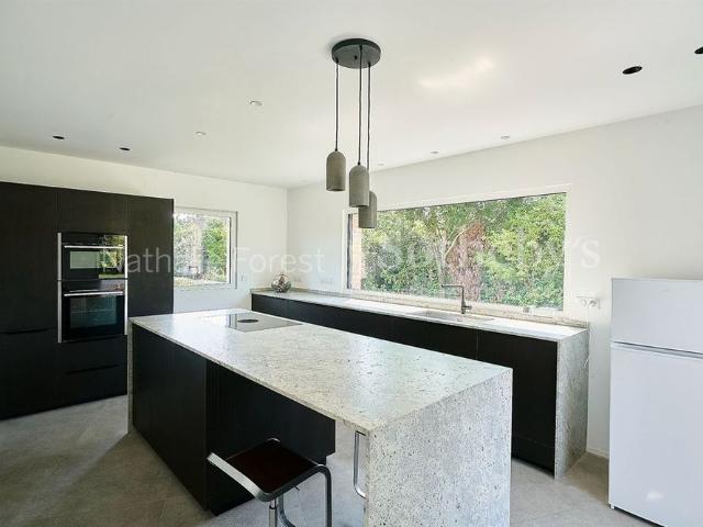 Location Maison 9 pièces 311m² CROIX 59170