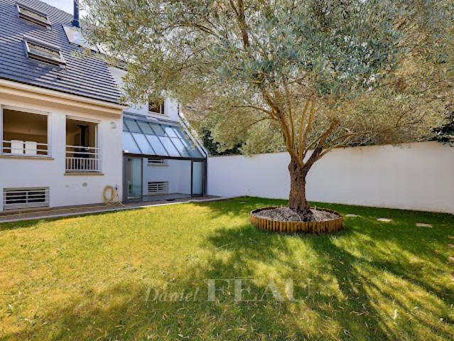 Location Maison 9 pièces 322 m2 Nanterre
