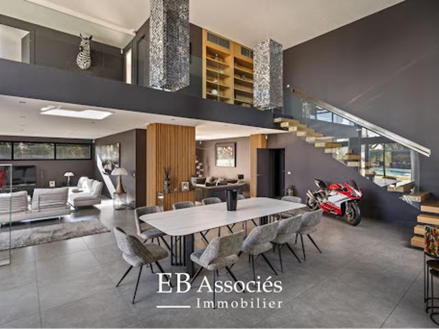Location Maison 9 pièces 375 m2 Collonges au Mont d'Or