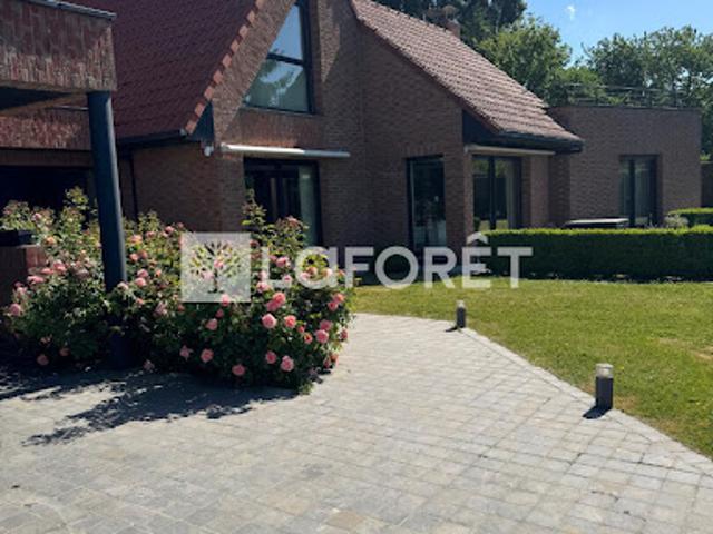 Location Maison 9 pièces 402.26 m2 Genech