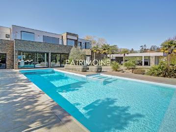 Location Maison 9 pièces 837.62 m2 Feucherolles