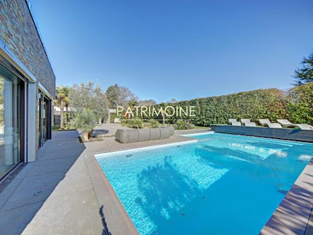 Location Maison 9 pièces 837.62 m2 Feucherolles