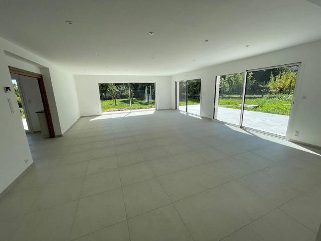 Location maison contemporaine 6 pièces, 222 m²