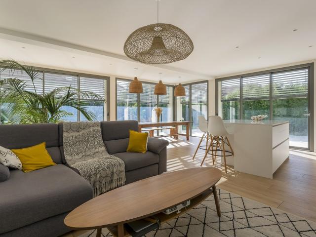 Location Maison contemporaine avec jardin paysagé aux Essarts à Bron 215 m2 Espaces Atypiques LYON