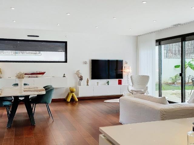 Location maison contemporaine L'isle jourdain, 118m² 4 pièces 1 750€ avec piscine