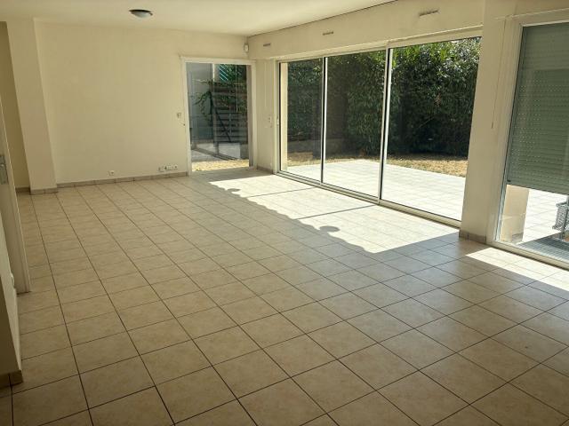 LOCATION MAISON CONTEMPORAINE RUEIL MALMAISON 7 pièces 16090 m2