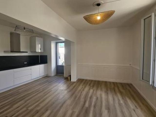 location maison centre village 5 pièces 126 m2 herault 34800 846 €