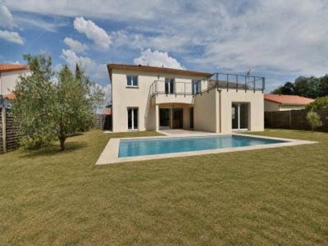 location maison cholet résidentiel 7 pièces 215 m2 maine et loire 49300 1600 €