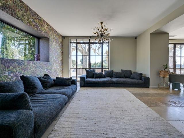 Location Maison Aix en Provence 15 Pièces 450 m²