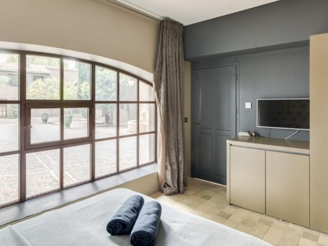 Location Maison Aix en Provence 23 Pièces 620 m²