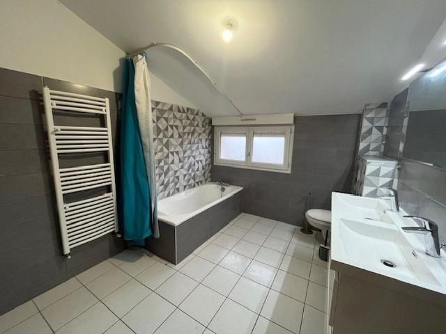 location Maison AV DE 251m² À PIBRAC