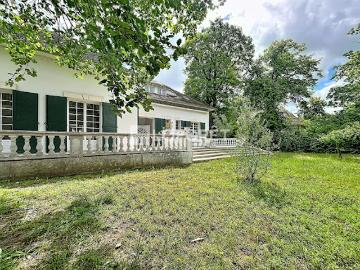 Location Maison de bourg 8 pièces 219 m2 Le Vésinet