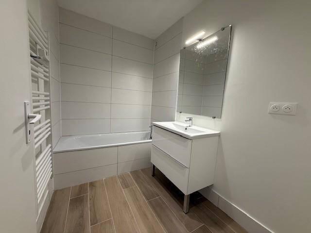 Location maison de village 4 pièces 119.79 m² à La Chapelle de Guinchay 71570 4 950 €